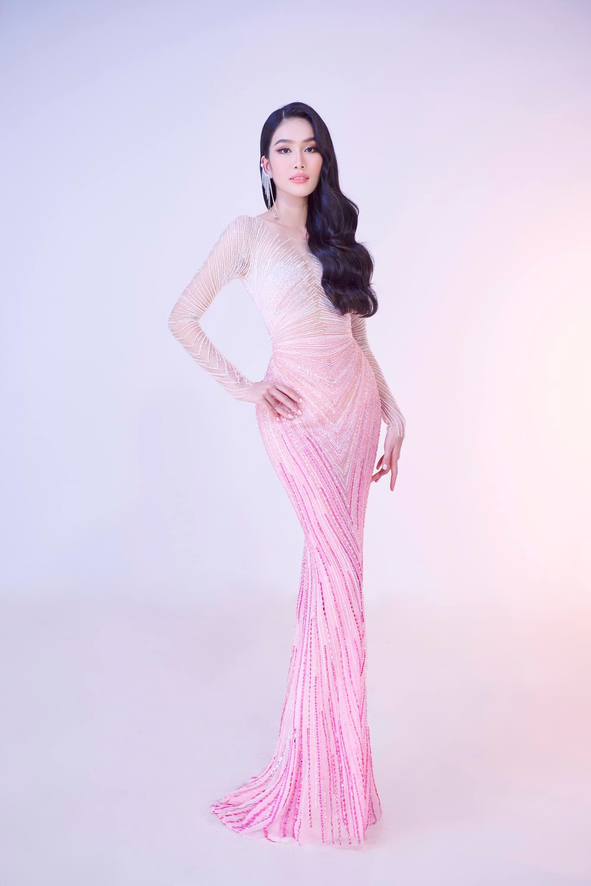 Á hậu Phương Anh hé lộ váy dạ hội Chung kết Miss International: Vẻ đẹp tri thức đầy 'xuất thần' Ảnh 5