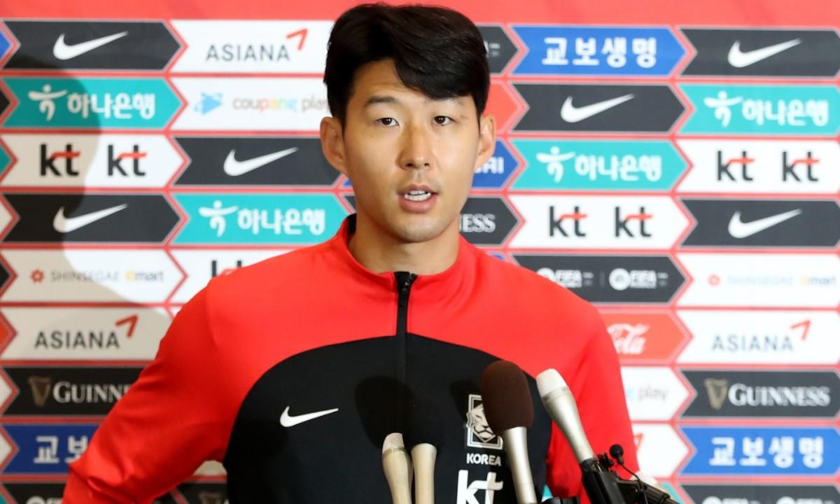 Son Heung-min và tuyển Hàn Quốc về nước được fans chào đón như trong phim Ảnh 6