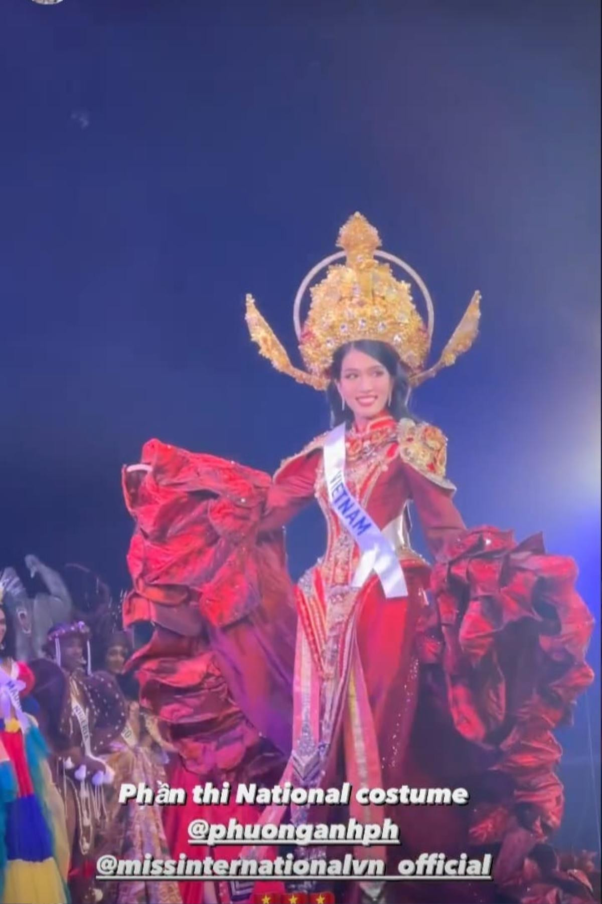 Chung kết Miss International: Phương Anh 'sáng trưng' với Hoa Trạng Nguyên, spotlight phải thuộc về chị! Ảnh 3