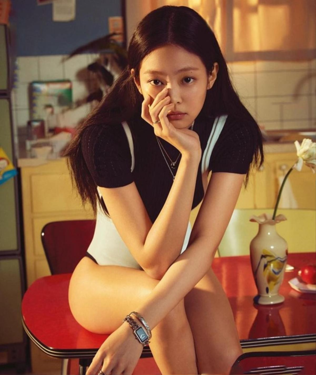 Jennie (BLACKPINK) bị bắt gặp ôm hôn trai lạ bên trời Tây, ngầm khẳng định đã chia tay V (BTS) Ảnh 5