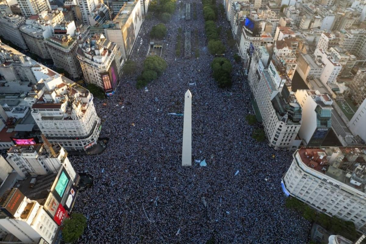 Người dân Argentina nghỉ 1 ngày, chuẩn bị đón Messi về cùng Cúp vàng Ảnh 4