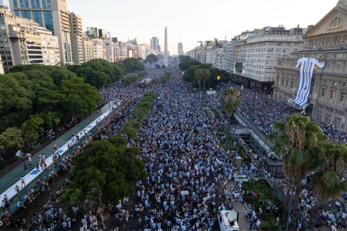 Người dân Argentina nghỉ 1 ngày, chuẩn bị đón Messi về cùng Cúp vàng Ảnh 5