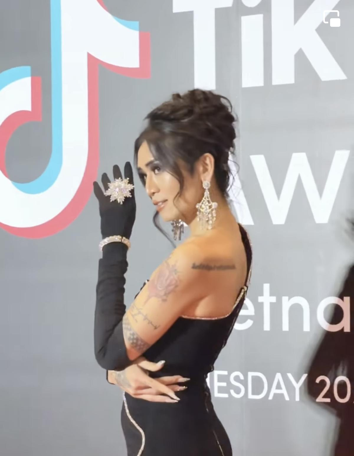 Dàn sao Việt đổ bộ TikTok Awards: Hoa hậu Thiên Ân xinh đẹp ngút ngàn, Angela Phương Trinh 'chơi lớn' Ảnh 3