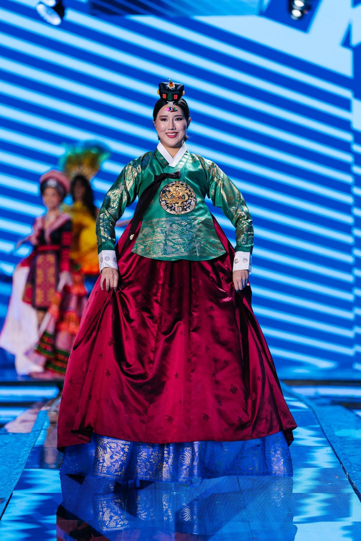 Đại diện Hàn Quốc tại Miss Universe hé lộ trang phục dân tộc: Lại Hanbok, còn gì mới hơn không? Ảnh 4