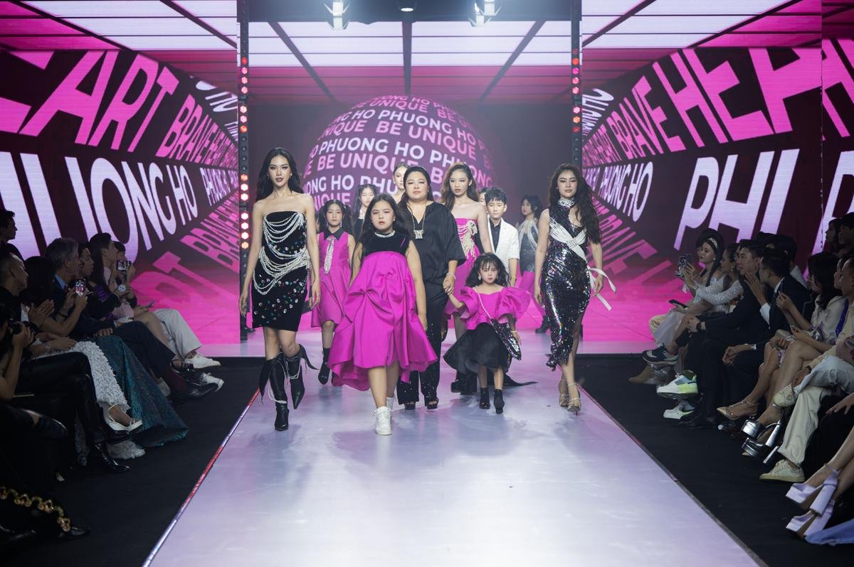 Đoàn Thiên Ân - Ngọc Châu làm vedette tại Brave Heart Fashion Show 2022 của Hoa hậu Khánh Vân Ảnh 8