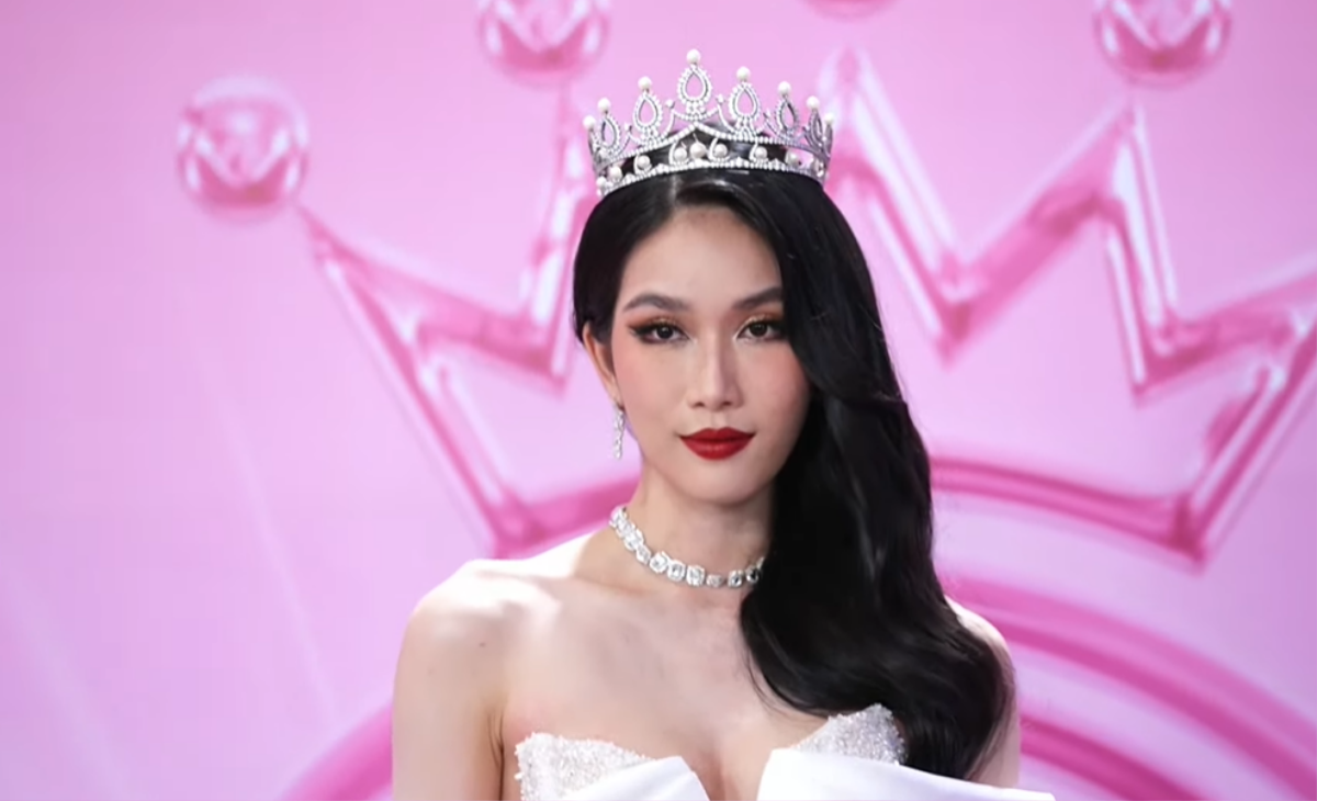 Phương Anh đổ bộ thảm đỏ Hoa hậu Việt Nam, fan vẫn thắc mắc: Sao out-top Miss International được nhỉ? Ảnh 3