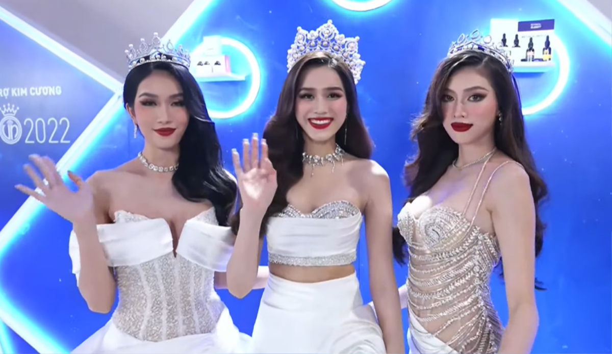 Phương Anh đổ bộ thảm đỏ Hoa hậu Việt Nam, fan vẫn thắc mắc: Sao out-top Miss International được nhỉ? Ảnh 2