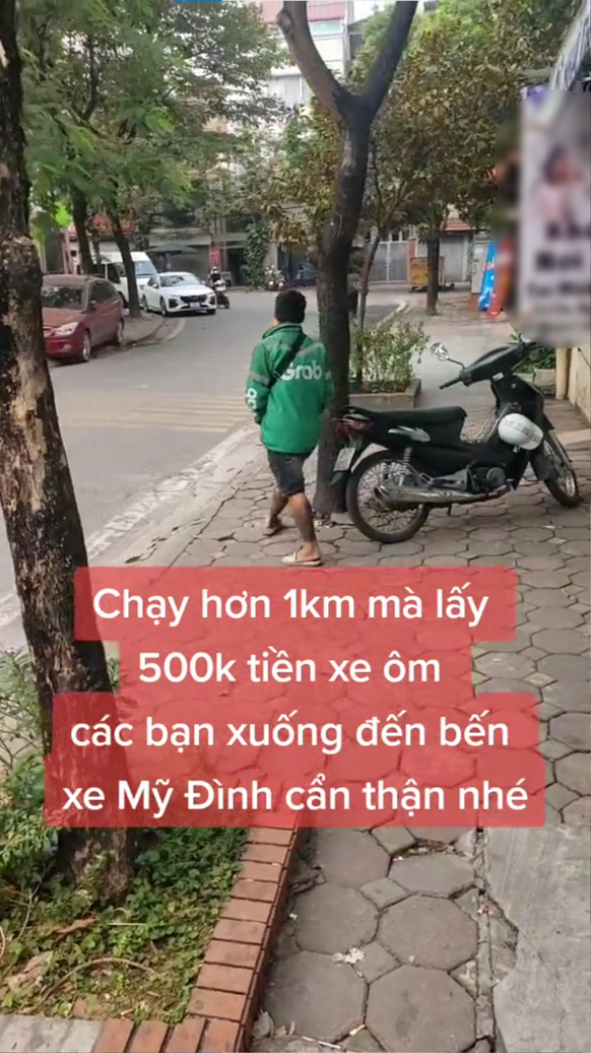 Xôn xao clip tài xế xe ôm ở bến xe chở khách đi hơn 1km đòi 500 nghìn đồng Ảnh 1