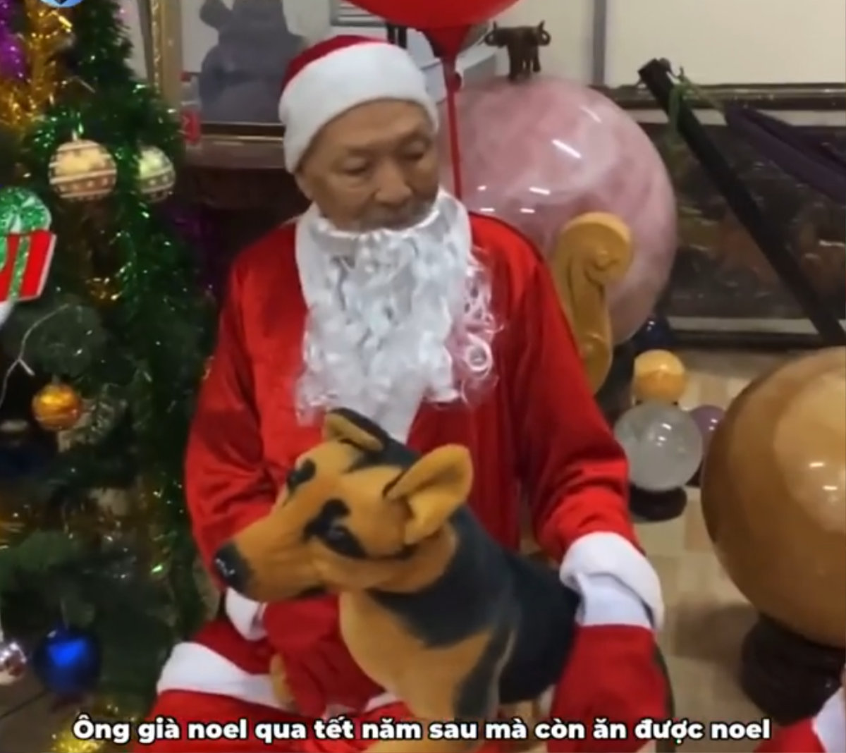 Rầm rộ clip 'thầy ông nội' hóa trang ông già Noel đêm giáng sinh năm trước và dự đoán giật mình Ảnh 4