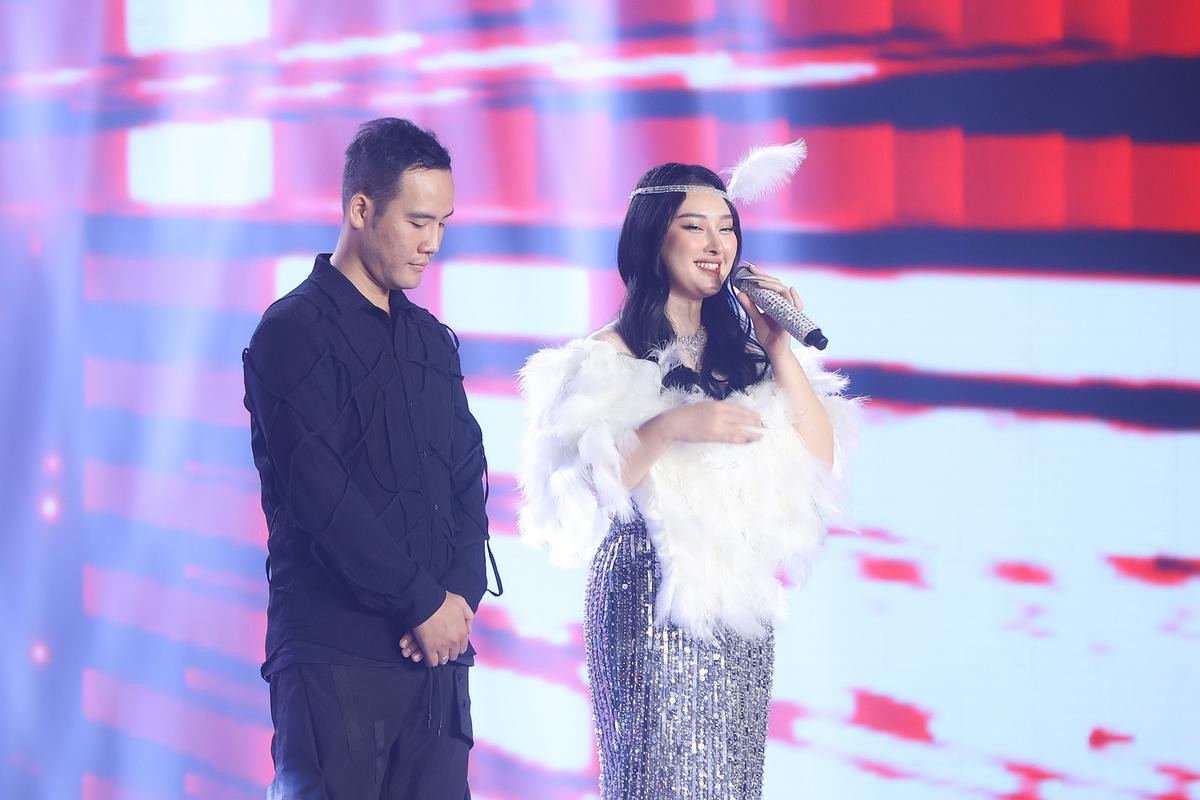 MC Phí Linh và ca sĩ Erik ngẫu hứng song ca 'hit' của Chu Thúy Quỳnh Ảnh 4