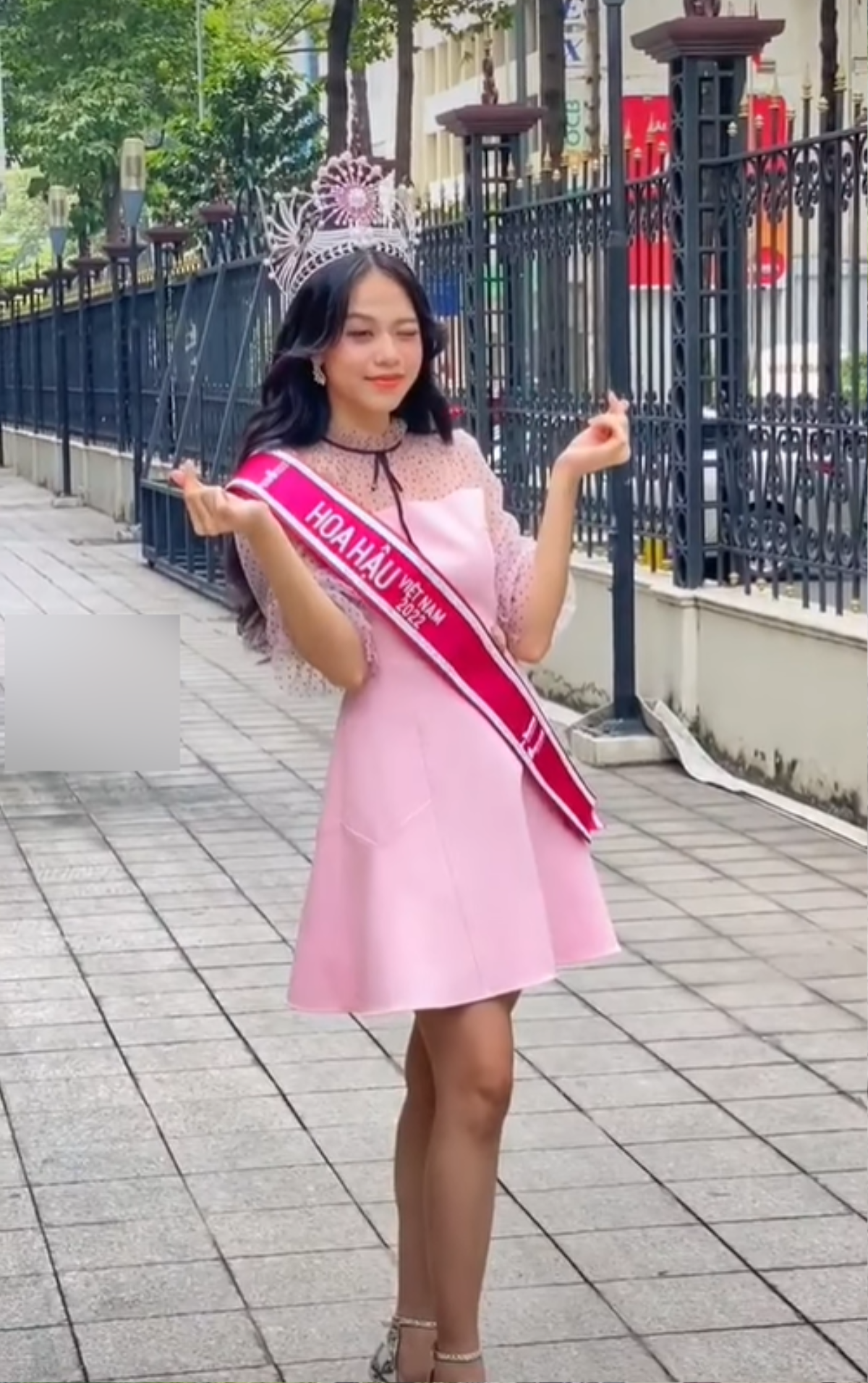 Top 3 Hoa hậu Việt Nam 2022 tạo dáng 'cưng xỉu': Chu môi, phồng má như Miss Teen Ảnh 5