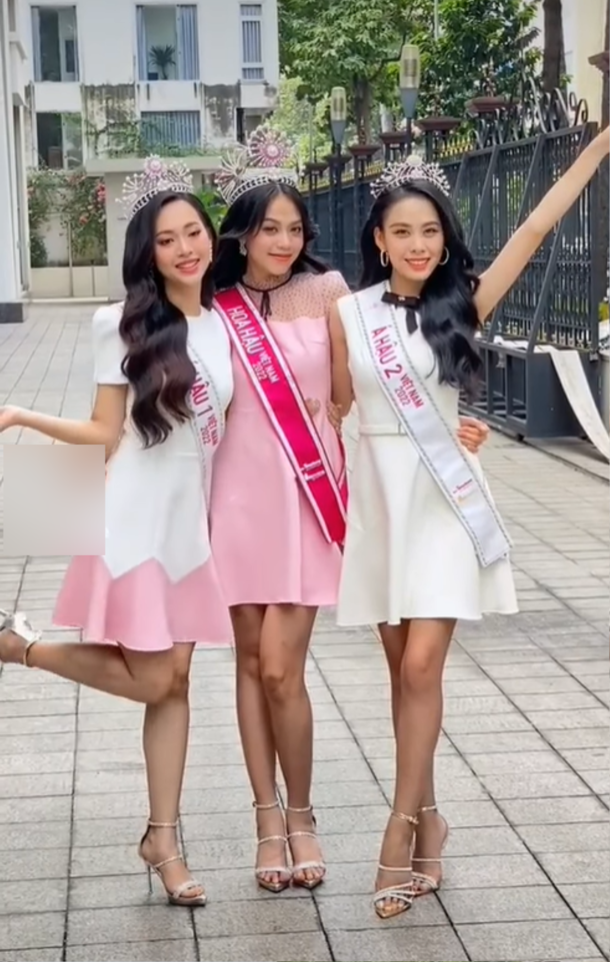 Top 3 Hoa hậu Việt Nam 2022 tạo dáng 'cưng xỉu': Chu môi, phồng má như Miss Teen Ảnh 1