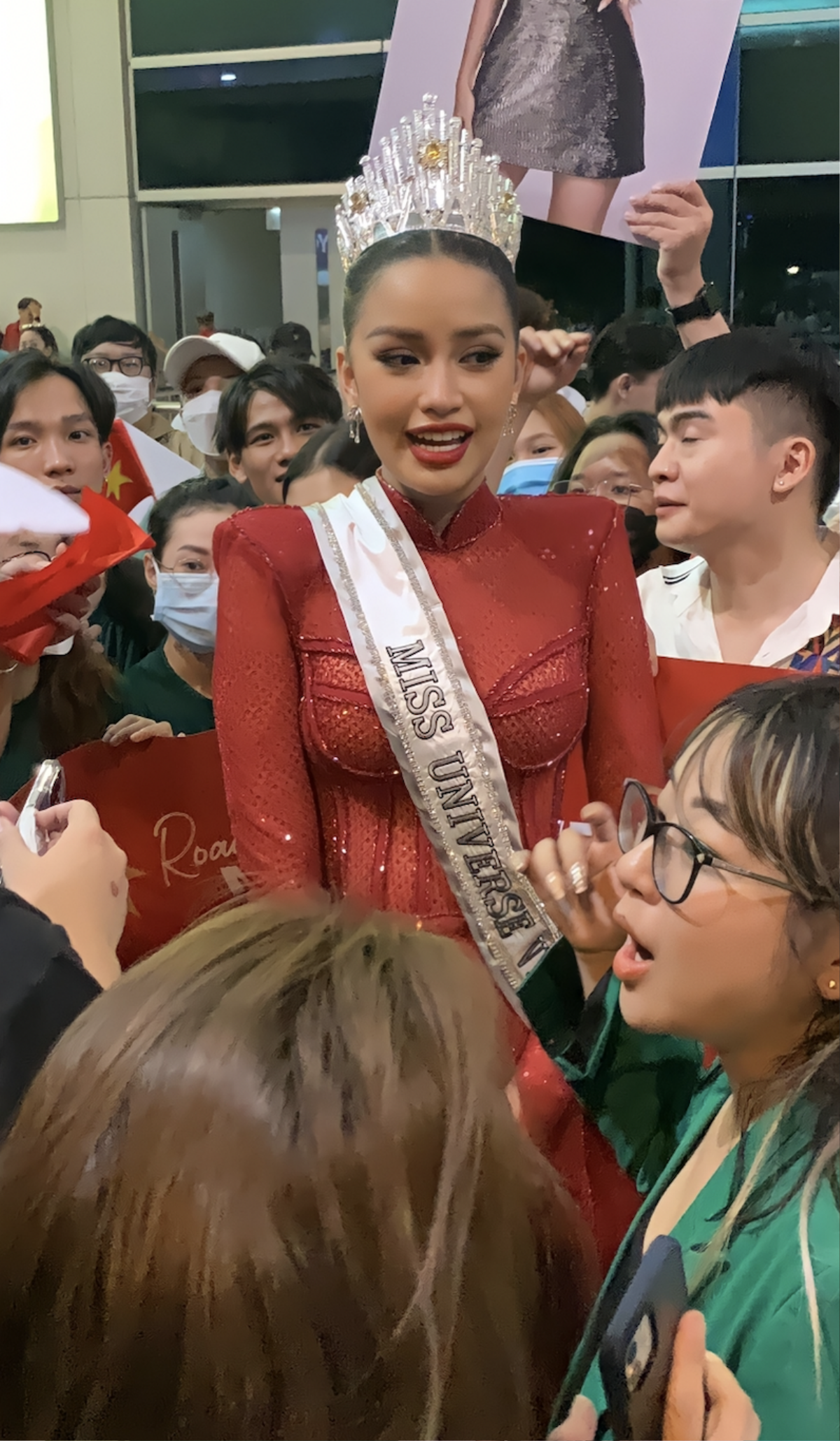 Cận cảnh nhan sắc Ngọc Châu qua cam thường tại sân bay: Quá mặn mà để càn quét Miss Universe Ảnh 2