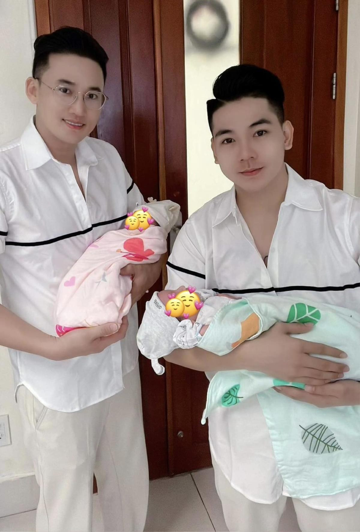 Hà Trí Quang và bạn trai đồng giới công khai cận mặt 2 thiên thần song sinh: Đáng yêu đến tan chảy Ảnh 1