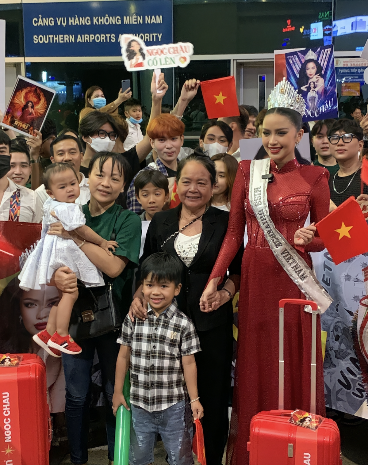 Ngọc Châu chính thức lên đường đến Miss Universe 2022: Fan ngợp trời, sức hút quá khủng khiếp! Ảnh 4