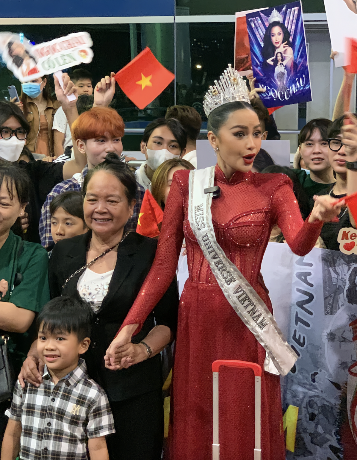 Ngọc Châu chính thức lên đường đến Miss Universe 2022: Fan ngợp trời, sức hút quá khủng khiếp! Ảnh 5