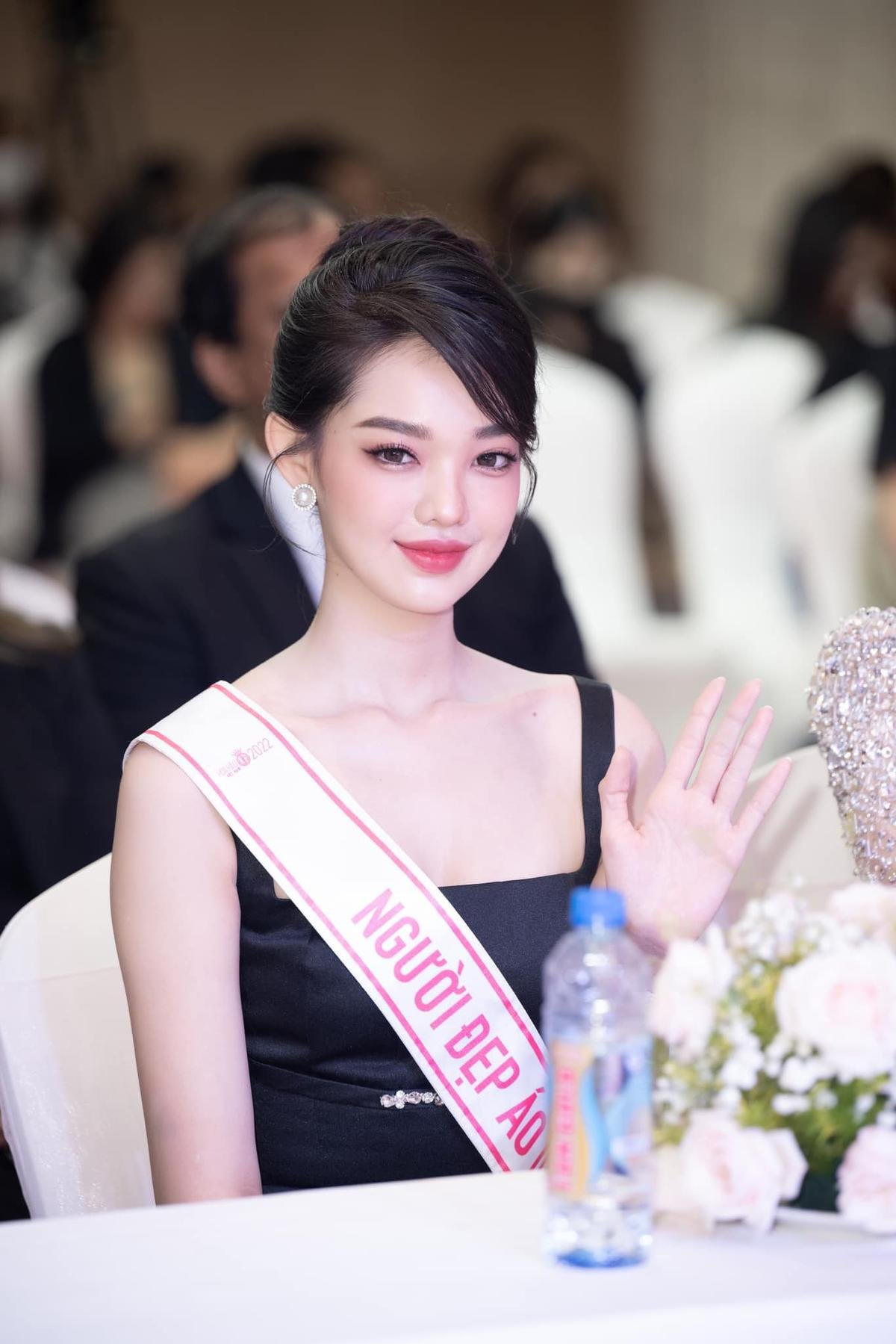 Góc nghiêng xuất thần của Bé Quyên, fan nằng nặc tiến cử: Em ơi, đừng nản Miss Grand Vietnam thẳng tiến Ảnh 2