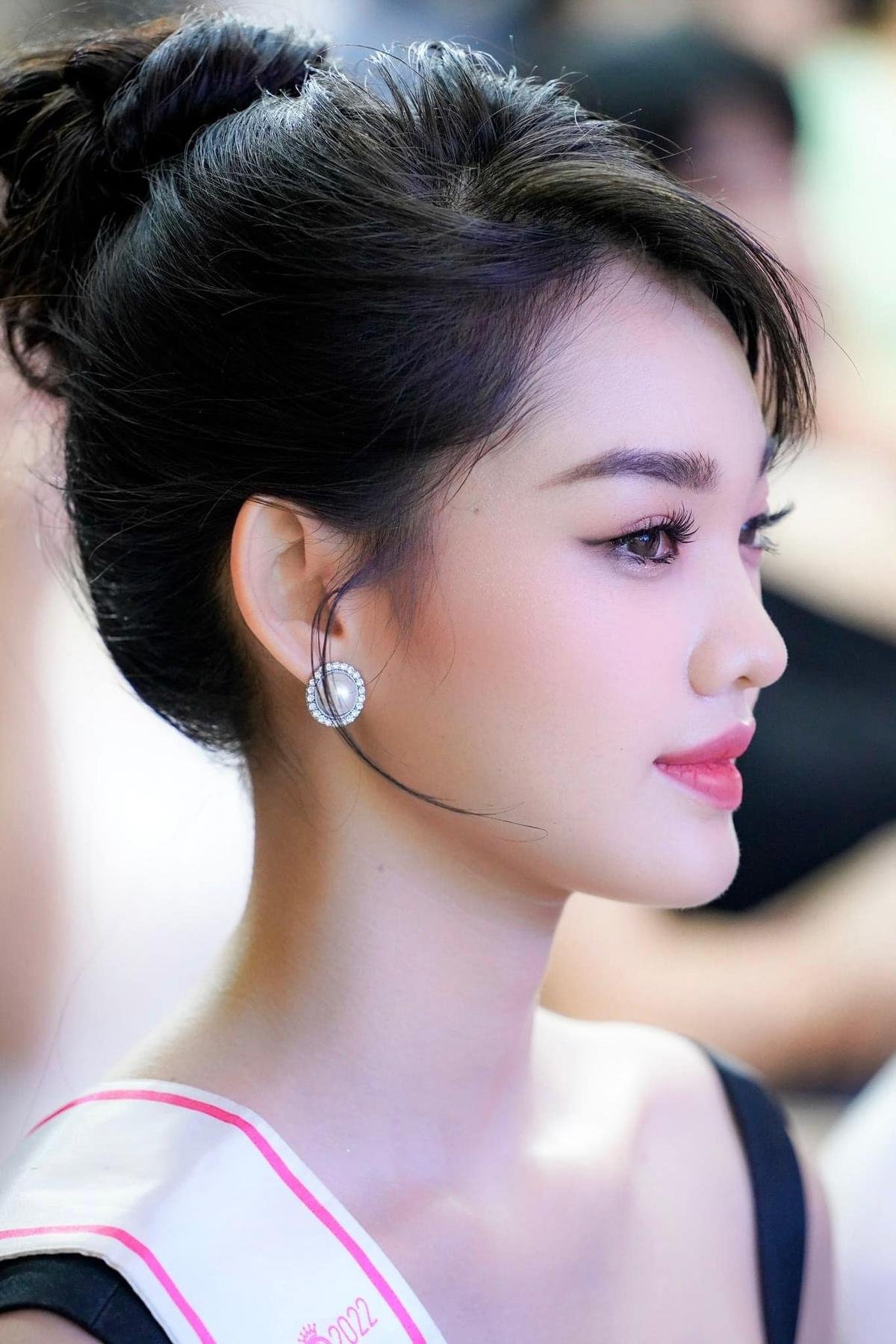 Góc nghiêng xuất thần của Bé Quyên, fan nằng nặc tiến cử: Em ơi, đừng nản Miss Grand Vietnam thẳng tiến Ảnh 4