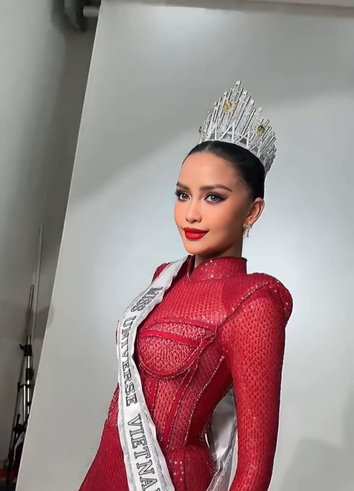 Vừa khởi hành sang Mỹ, Ngọc Châu được đánh giá là đối thủ mạnh nhất Châu Á: Top 5 Miss Universe vừa vặn? Ảnh 5