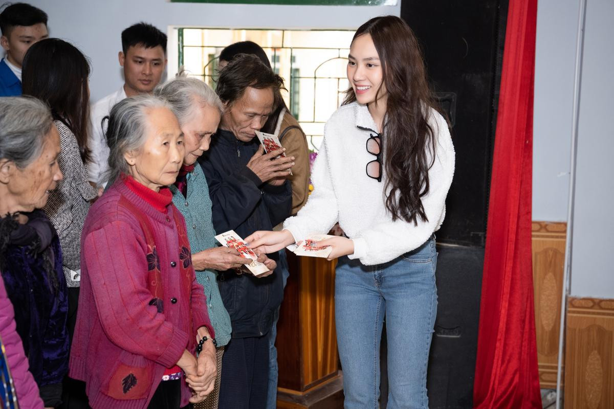 Thùy Tiên, Lương Thùy Linh, Mai Phương mang Tết về với bản làng: Dự án của những sự tử tế Ảnh 6