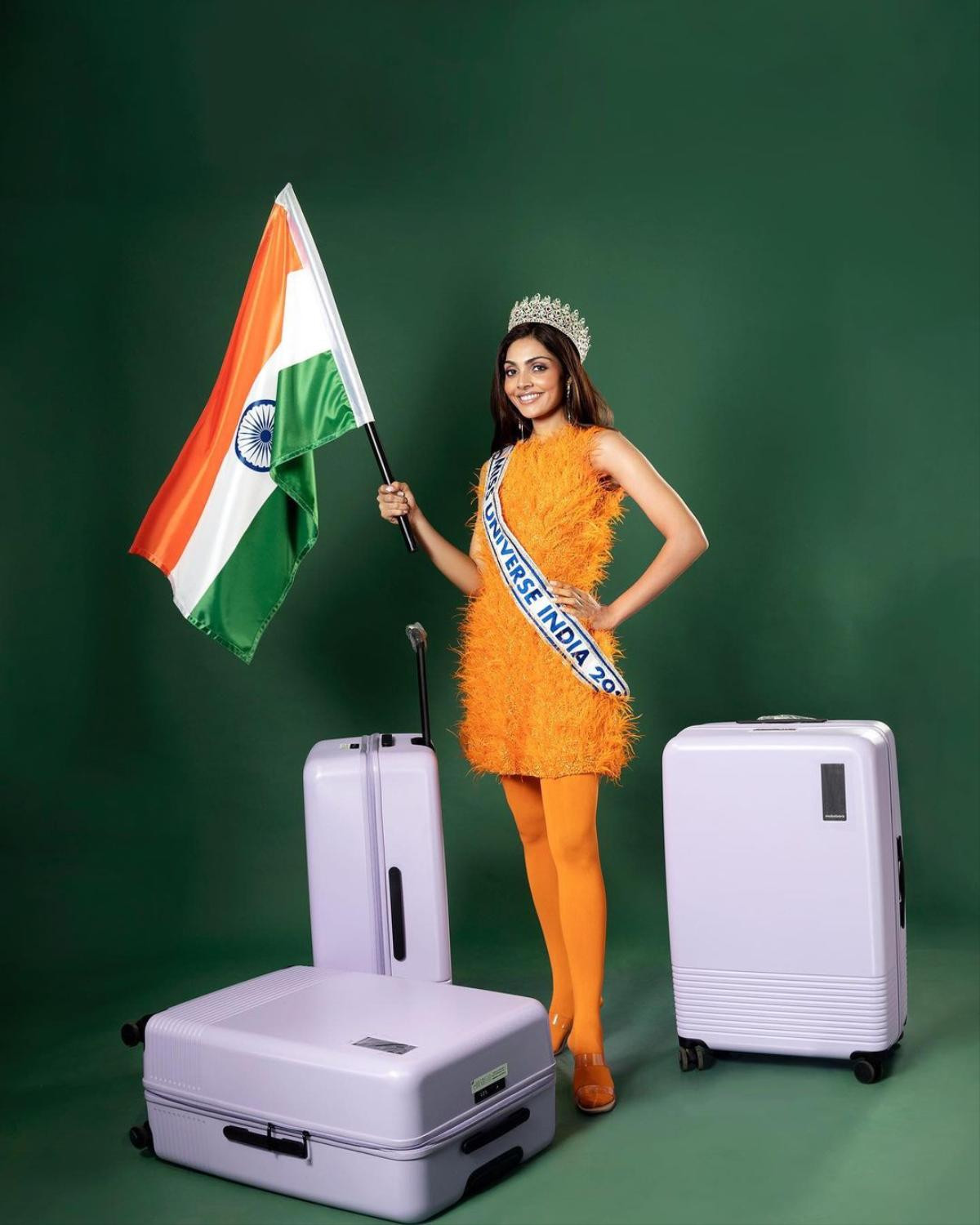 'Soi' trang phục sân bay của Miss Universe India 2022: Thua xa đương kim Hoa hậu Harnaaz Sandhu Ảnh 1