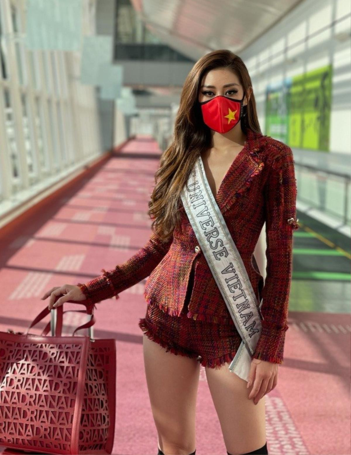 Tín hiệu phát ra từ vũ trụ: Ngọc Châu diện outfit na ná 2 'đàn chị' ngày chào sân Miss Universe Ảnh 5