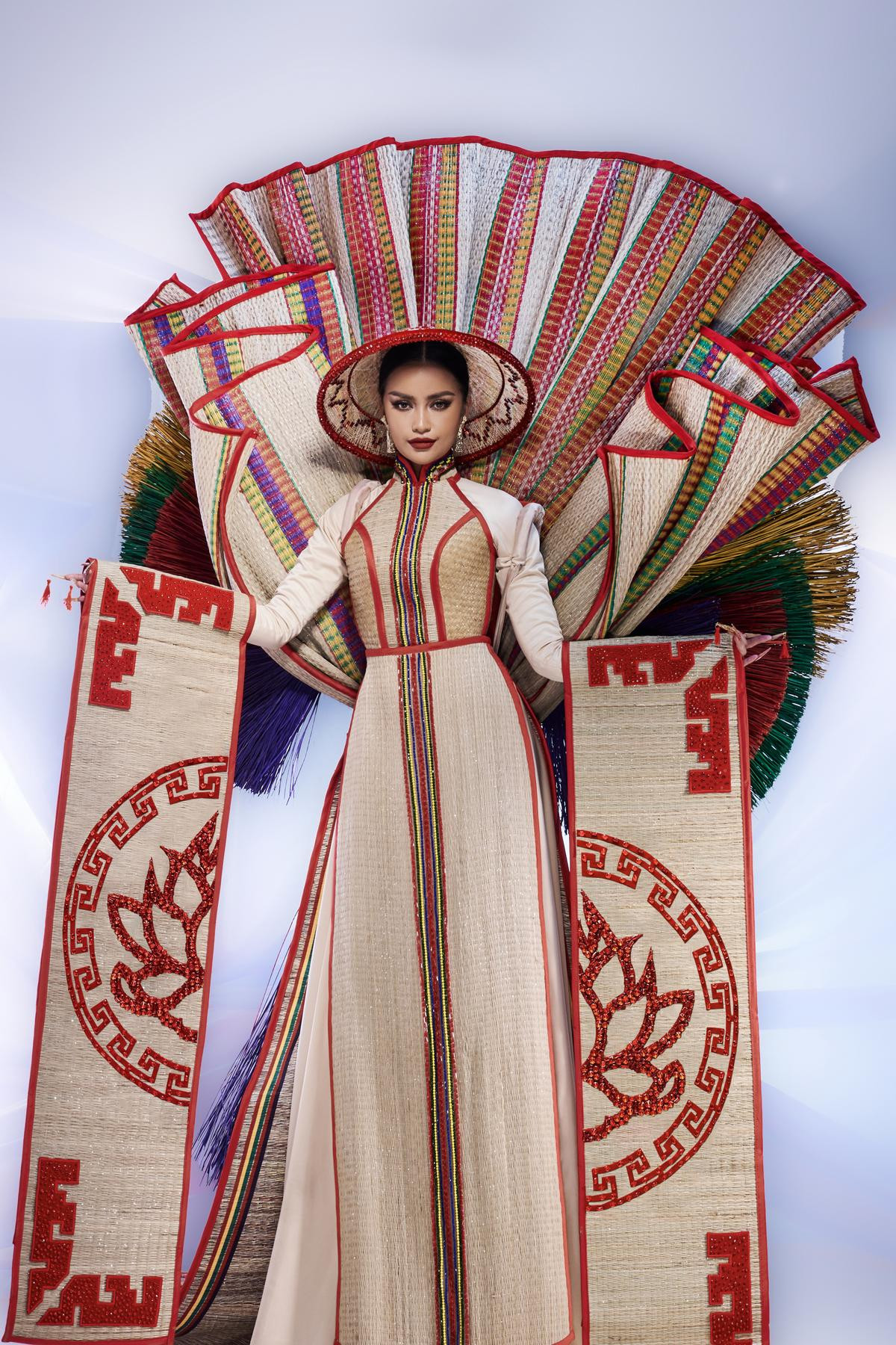 National Costume của hoa hậu Việt đi thi quốc tế 2022: Trúc Chỉ - Chiếu Cà Mau ghi điểm trọn vẹn Ảnh 6