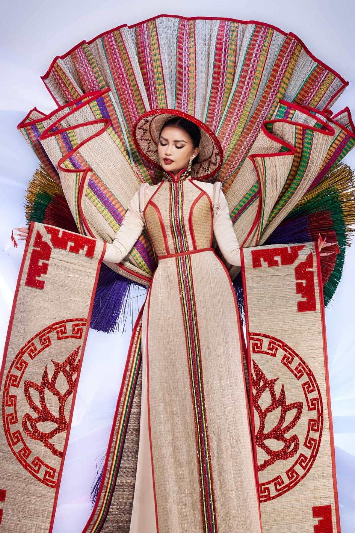 National Costume độc đáo của đại diện Hà Lan: Chiếu Cà Mau của Ngọc Châu có nguy cơ bị mờ nhạt Ảnh 5