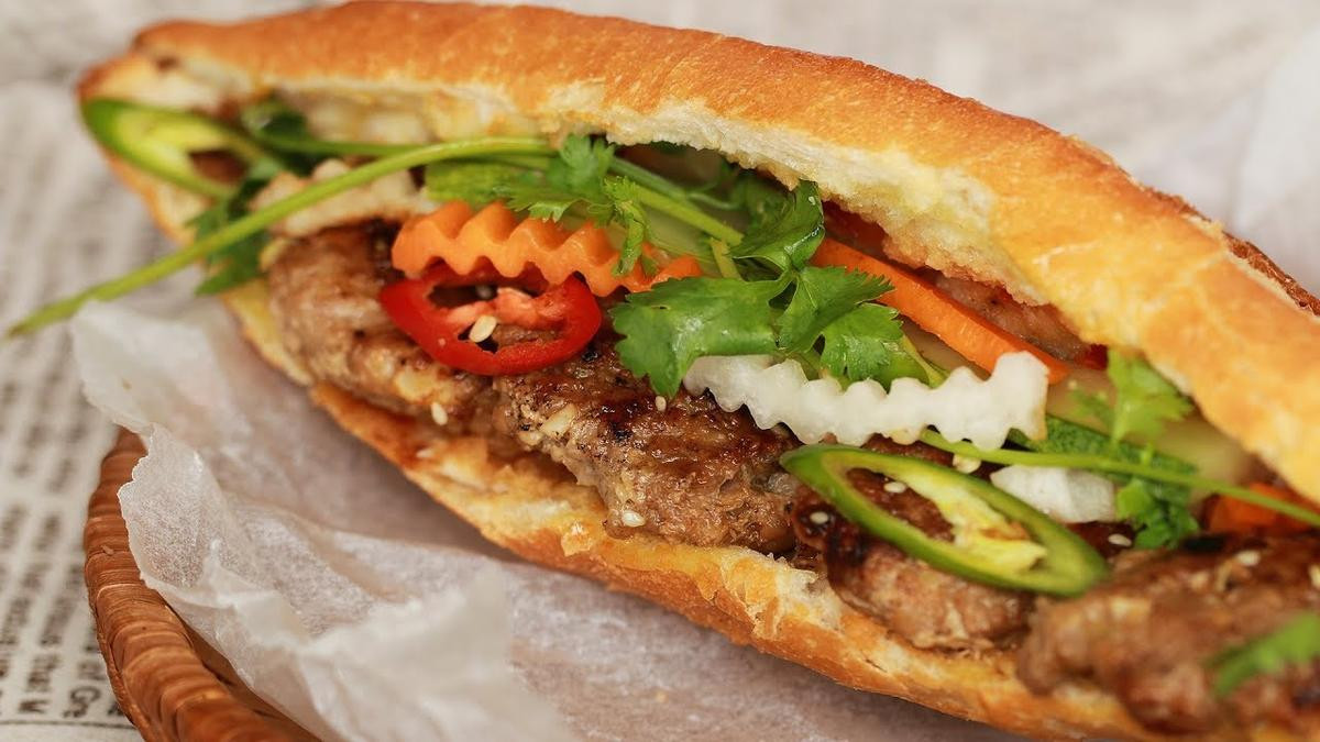 Bánh mì - Món ăn ngon đường phố vượt biên giới Ảnh 1