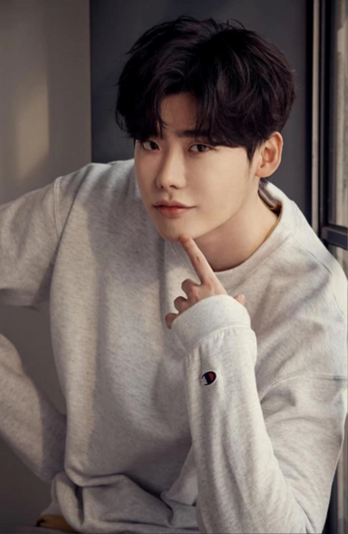 Mẫu bạn gái của Lee Jong Suk thay đổi như thế nào sau khi hẹn hò với IU? Ảnh 1