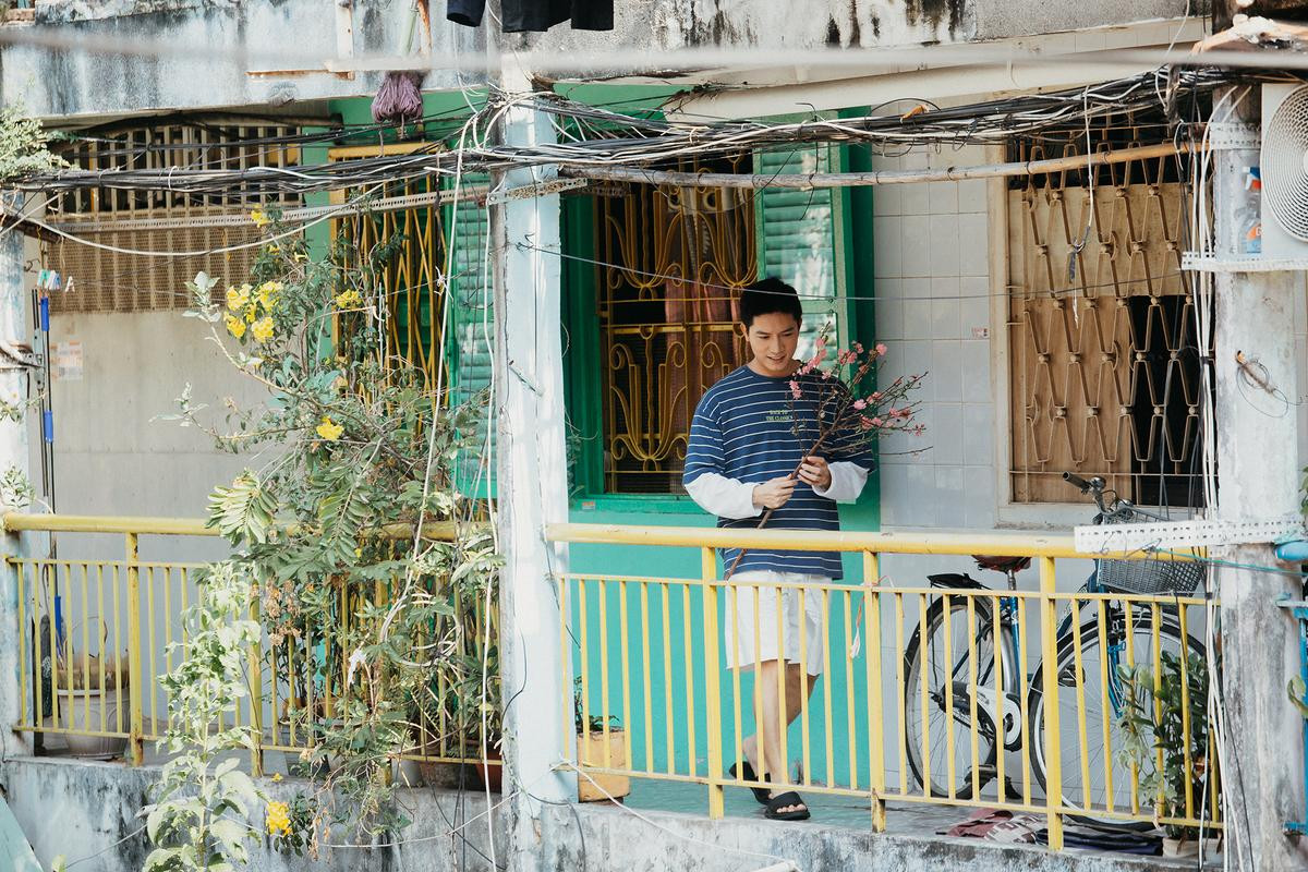 Anh Tú ra mắt MV 'Mừng Con Về Nhà' nói lên nỗi lòng những người xa quê Ảnh 2