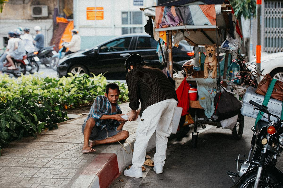 Anh Tú ra mắt MV 'Mừng Con Về Nhà' nói lên nỗi lòng những người xa quê Ảnh 6