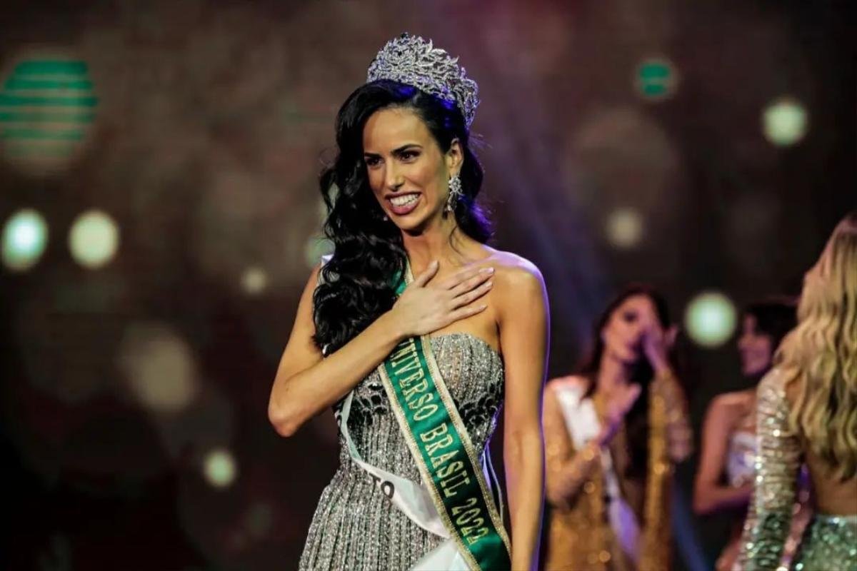 Đại diện Brazil đi thi Miss Universe nhưng viết đầy trên cờ, nhan sắc bị chê không bằng Miss Grand 2022 Ảnh 4