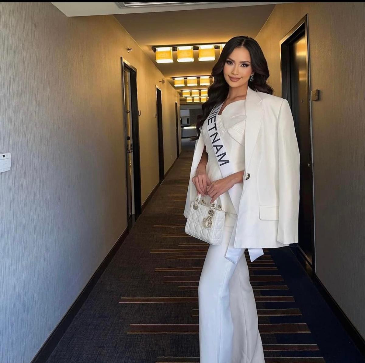 Vừa nhập cuộc Miss Universe 1 ngày, đại diện Ấn Độ được 'lột xác': 'Người Rắn' đã quay trở lại? Ảnh 1