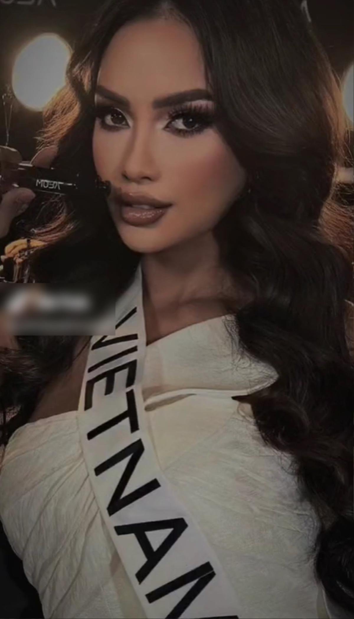 Giật mình với hình ảnh Ngọc Châu giống Miss Universe 2021 đến ngỡ ngàng: Vía tân hoa hậu đây rồi! Ảnh 1