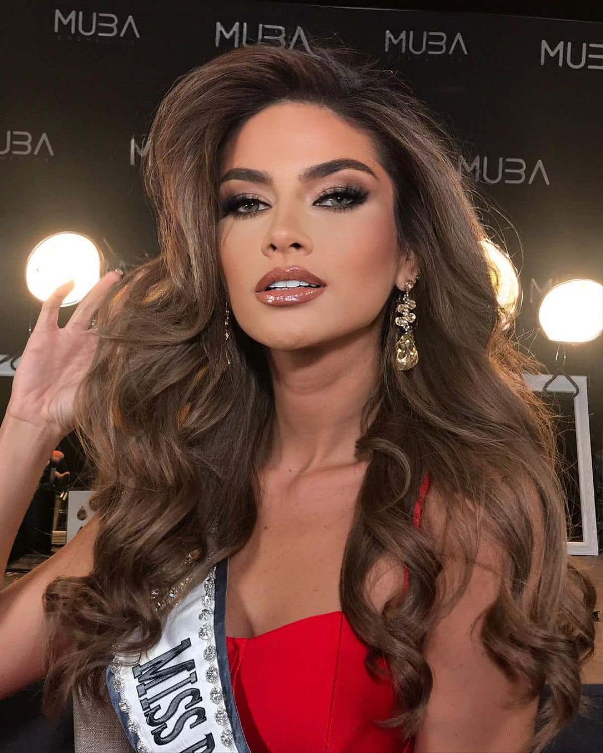 'Nhạt như nước ốc' ở Miss Grand, Hoa hậu Bolivia bất ngờ lột xác như nữ hoàng khi thi Miss Universe 2022 Ảnh 2