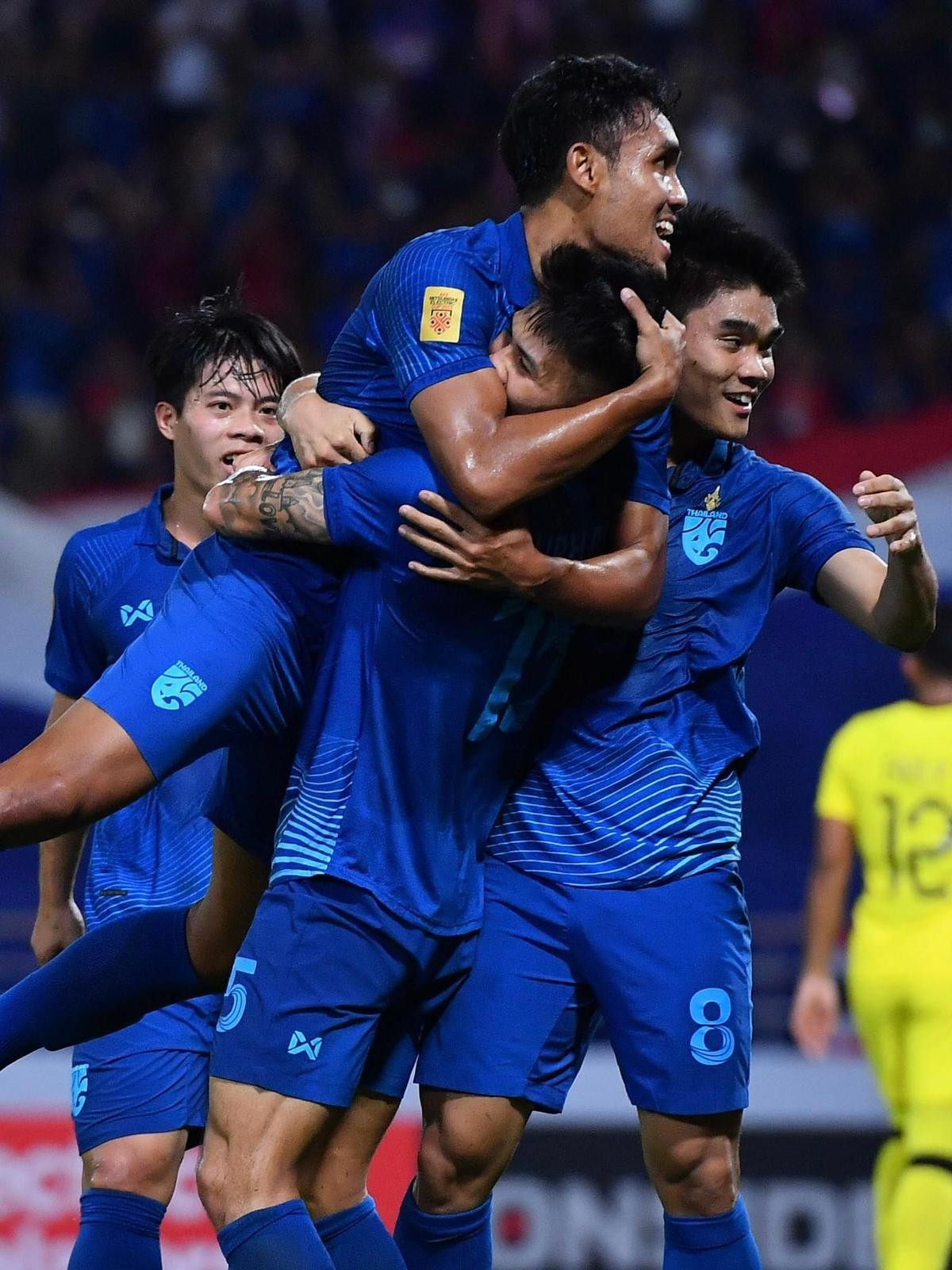 Thái Lan hạ Malaysia 3-0 ở bán kết lượt về.