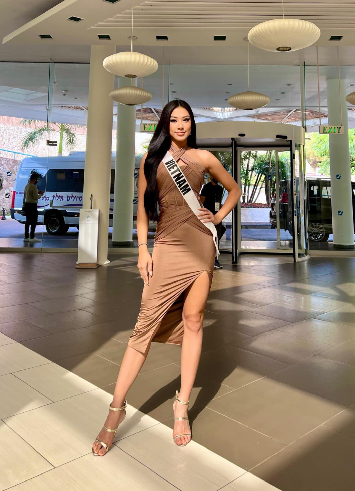 Thời trang của đại diện Việt Nam trong vòng phỏng vấn kín tại Miss Universe: Ai nổi bật nhất? Ảnh 2