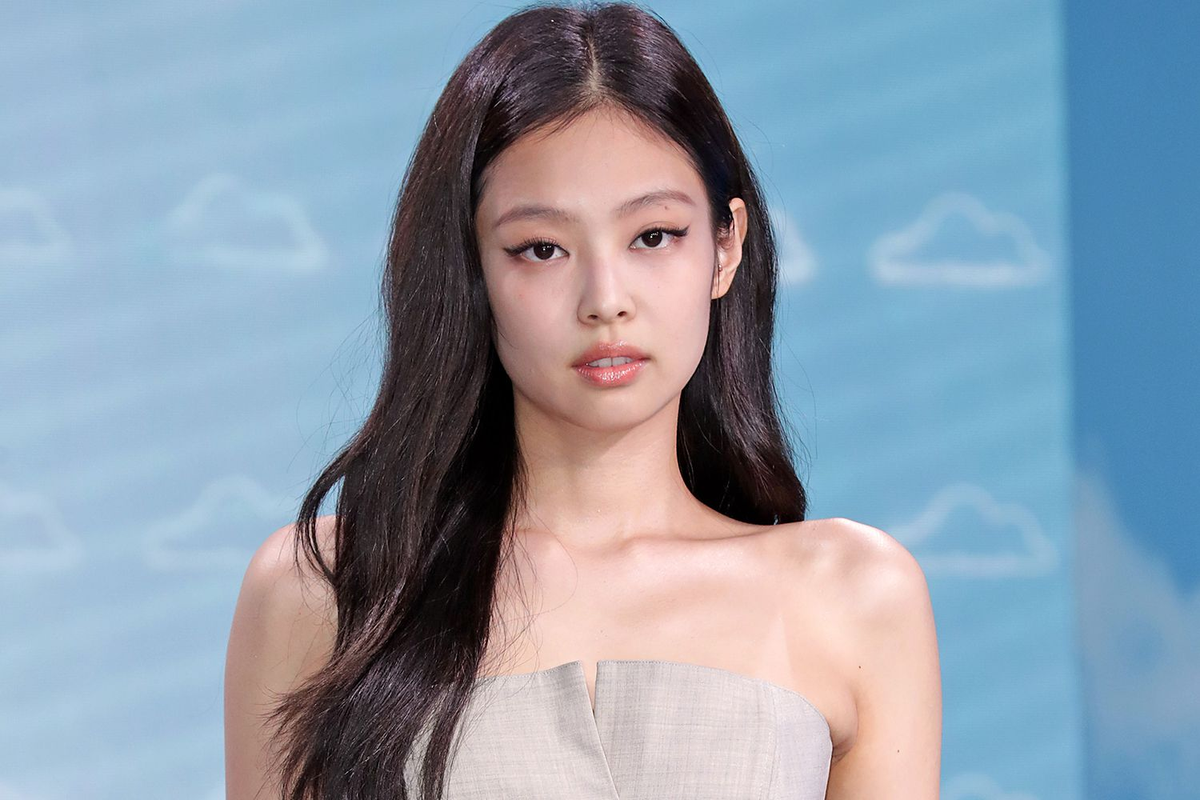 Jennie (BLACKPINK) được khen xinh như công chúa khi đổi kiểu makeup, hóa ra trước nay đều bị stylist hại Ảnh 1