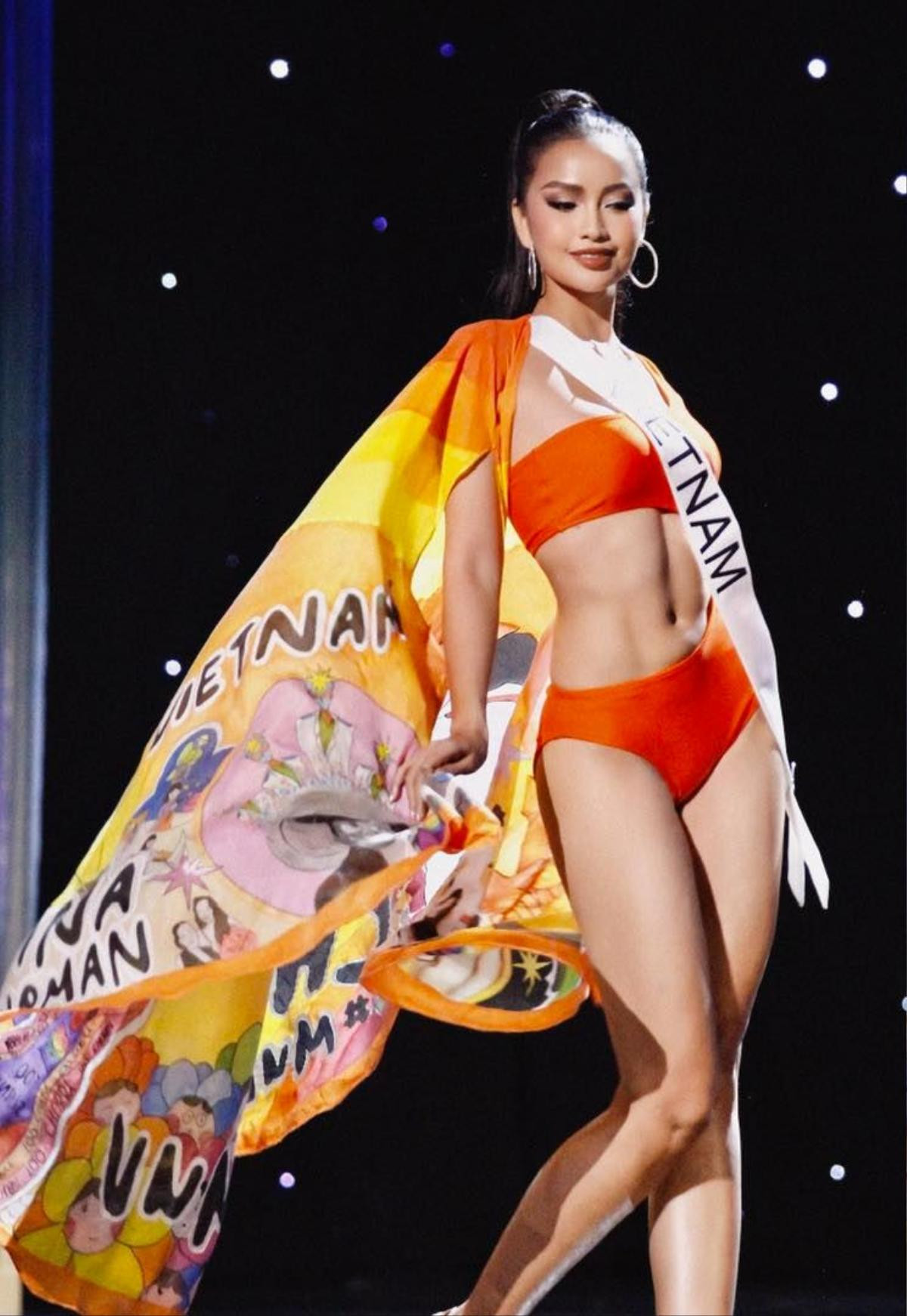 10 chiếc áo choàng đẹp nhất bán kết Miss Universe: Dream Of Vietnam của Ngọc Châu quá đỉnh Ảnh 2