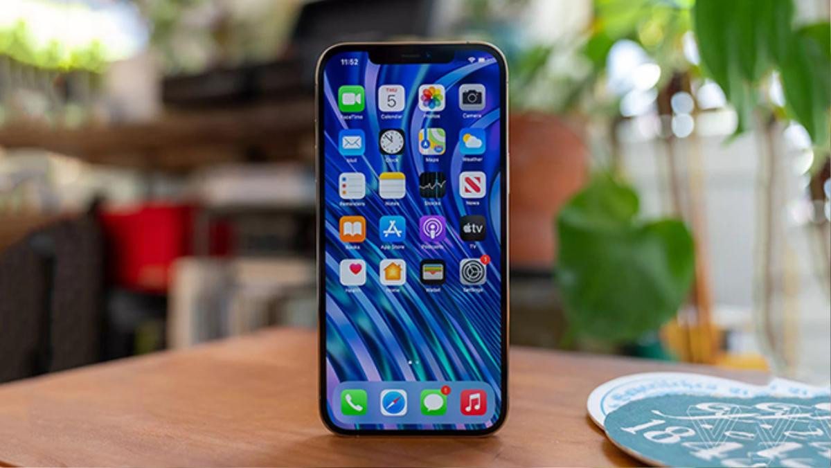 iPhone 12 Pro Max có còn đáng mua sau 2 năm ra mắt? Ảnh 1