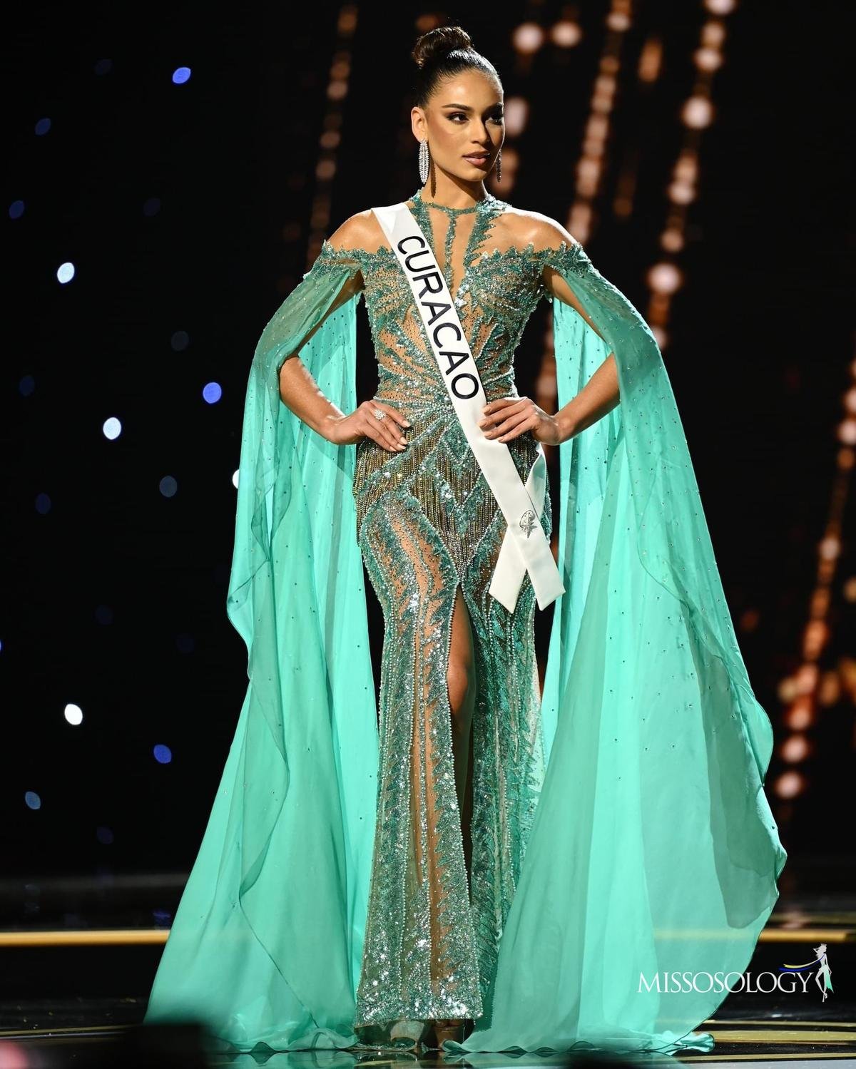 10 bộ váy dạ hội đẹp nhất bán kết Miss Universe: Ngọc Châu xứng đáng giật giải Best Evening Gown Ảnh 8