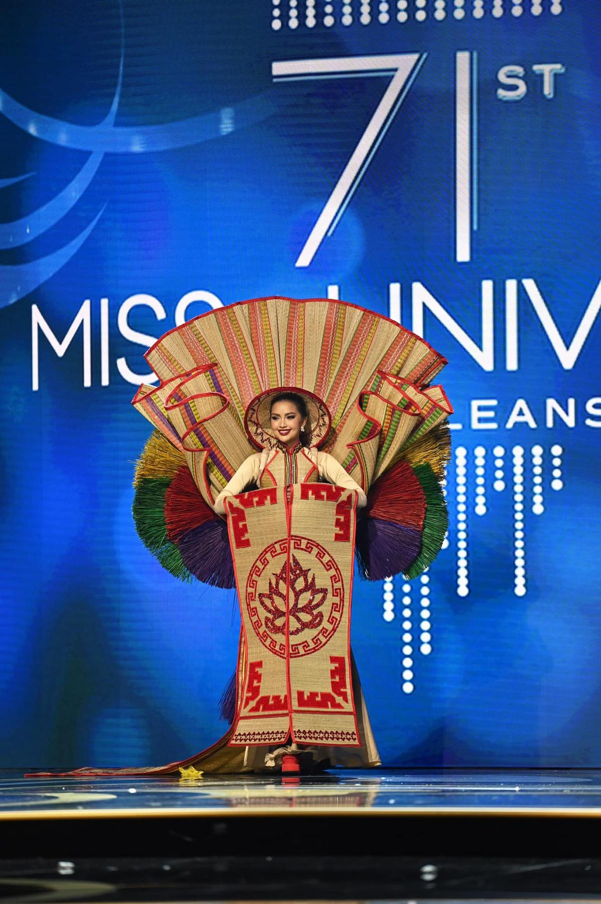 Miss Universe chưa công bố giải thưởng Best National Cotsume, cha đẻ Chiếu Cà Mau đã lên tiếng Ảnh 6