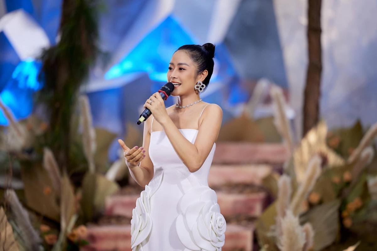 MC Phí Linh: 'Tôi mong một thế giới không quá biến động trong năm mới Quý Mão' Ảnh 7