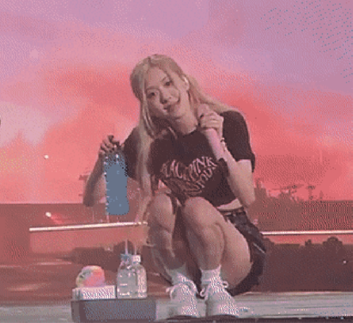 Được mời uống rượu ngay trên sân khấu, Rosé (BLACKPINK) có hành động cực bất ngờ Ảnh 3