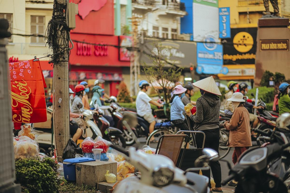 Rạo rực không khí Tết tại phố người Hoa: Xuân đã len lỏi vào từng ngõ hẻm, từng ngôi nhà Ảnh 6