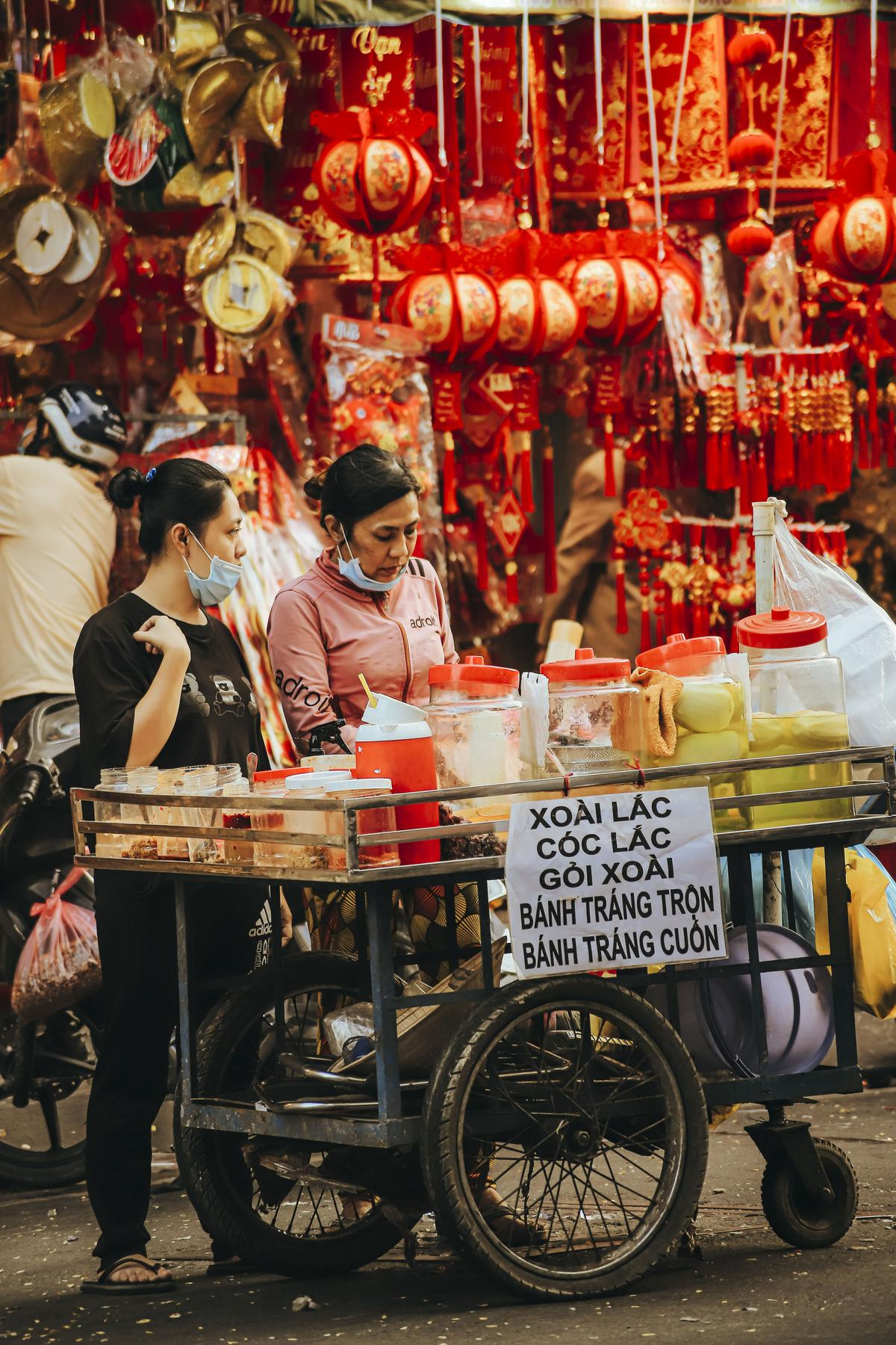 Rạo rực không khí Tết tại phố người Hoa: Xuân đã len lỏi vào từng ngõ hẻm, từng ngôi nhà Ảnh 11