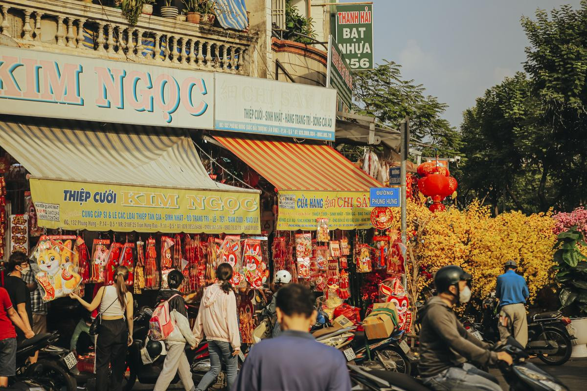 Rạo rực không khí Tết tại phố người Hoa: Xuân đã len lỏi vào từng ngõ hẻm, từng ngôi nhà Ảnh 1