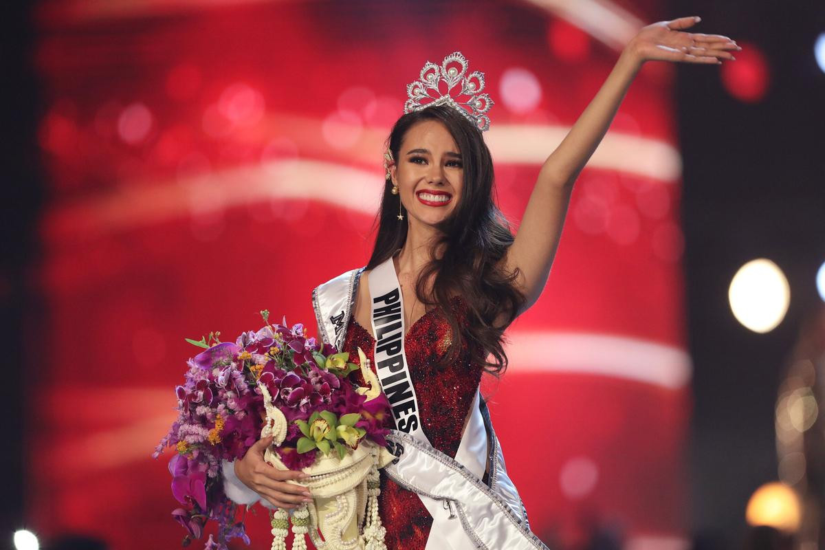 Miss Universe 2018 xúc động khi gặp lại người góp phần giúp cô chiến thắng cuộc thi năm xưa Ảnh 1