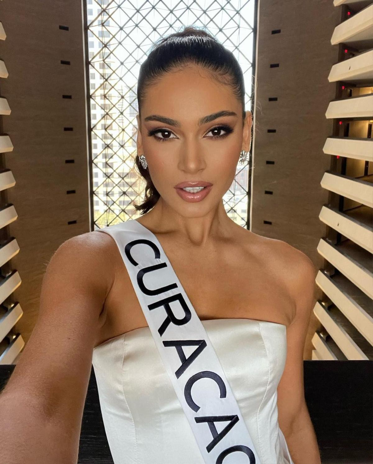 Lọt vào Top 5 Miss Universe 2022, đại diện Curacao được tặng quà 'sương sương' khi về nước Ảnh 1